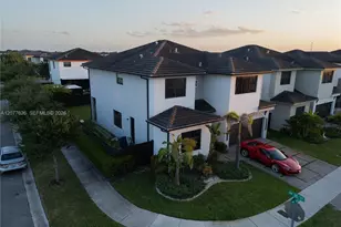 8824 NW 161st Terrace, Miami Lakes, FL 33018 - Photo 5