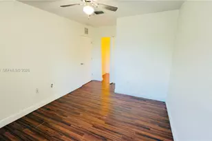 318 NE 166th St, Miami, FL 33162 - Photo 23