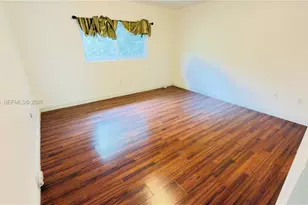 318 NE 166th St, Miami, FL 33162 - Photo 29