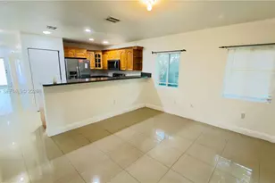 318 NE 166th St, Miami, FL 33162 - Photo 17