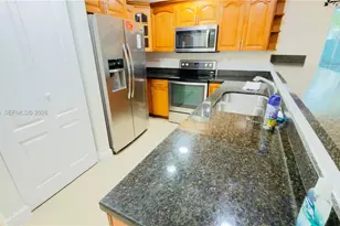318 NE 166th St, Miami, FL 33162 - Photo 15