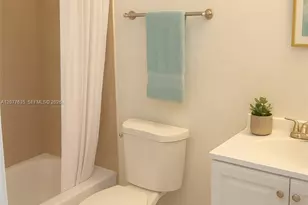 318 NE 166th St, Miami, FL 33162 - Photo 3