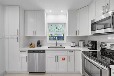 220 NE 10th Ave, Hallandale Beach, FL 33009 - Photo 27