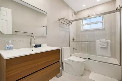 220 NE 10th Ave, Hallandale Beach, FL 33009 - Photo 31