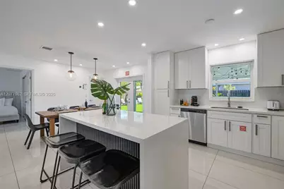 220 NE 10th Ave, Hallandale Beach, FL 33009 - Photo 25