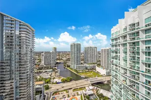 55 SE 6th St, Miami, FL 33131 - Photo 15