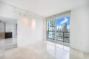55 SE 6th St, Miami, FL 33131 - Photo 9