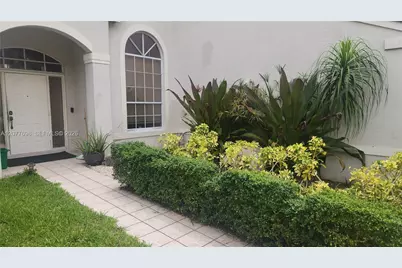 1055 NW 187th Ave, Pembroke Pines, FL 33029 - Photo 7