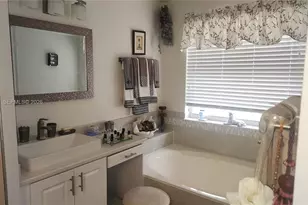1055 NW 187th Ave, Pembroke Pines, FL 33029 - Photo 29