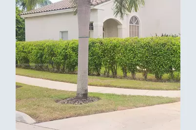 1055 NW 187th Ave, Pembroke Pines, FL 33029 - Photo 3