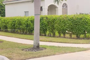 1055 NW 187th Ave, Pembroke Pines, FL 33029 - Photo 3