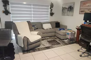 1055 NW 187th Ave, Pembroke Pines, FL 33029 - Photo 17
