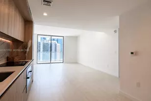 77 SE 5th St, Miami, FL 33131 - Photo 3