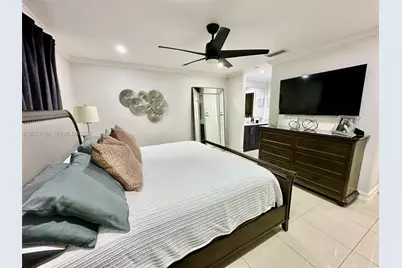 9021 NW 150th Ter, Miami Lakes, FL 33018 - Photo 15