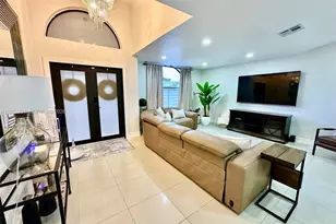 9021 NW 150th Terrace, Miami Lakes, FL 33018 - Photo 3