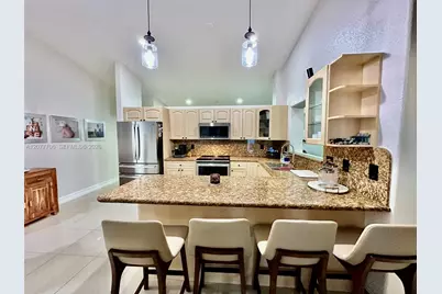 9021 NW 150th Ter, Miami Lakes, FL 33018 - Photo 7