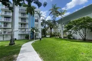 488 NW 165th St Rd, Miami, FL 33169 - Photo 37