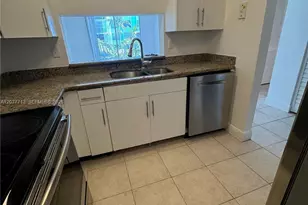 488 NW 165th St Rd, Miami, FL 33169 - Photo 3