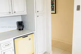 610 NE 12th Ave, Hallandale Beach, FL 33009 - Photo 5