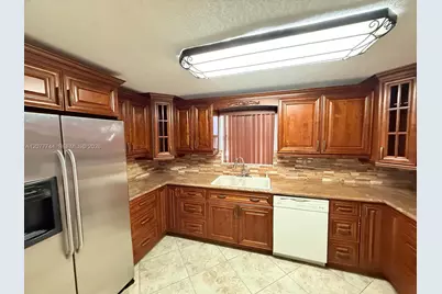 9357 Fontainebleau Blvd #D104, Miami, FL 33172 - Photo 5