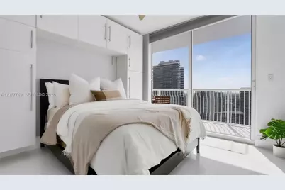 1200 Brickell Bay Dr #4324, Miami, FL 33131 - Photo 3