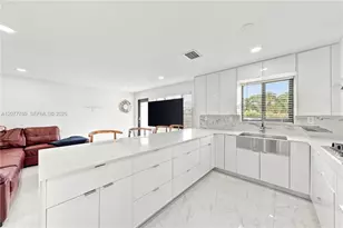 10125 SW 84th St, Miami, FL 33173 - Photo 3