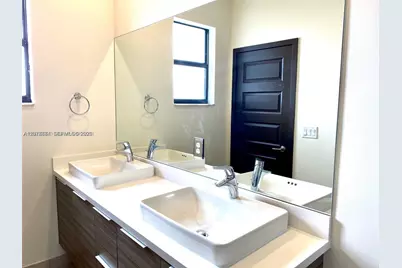 9116 NW 158th St, Miami Lakes, FL 33018 - Photo 7