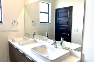 9116 NW 158th St, Miami Lakes, FL 33018 - Photo 7