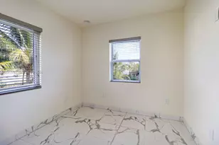 2323 NW 15th St, Miami, FL 33125 - Photo 13