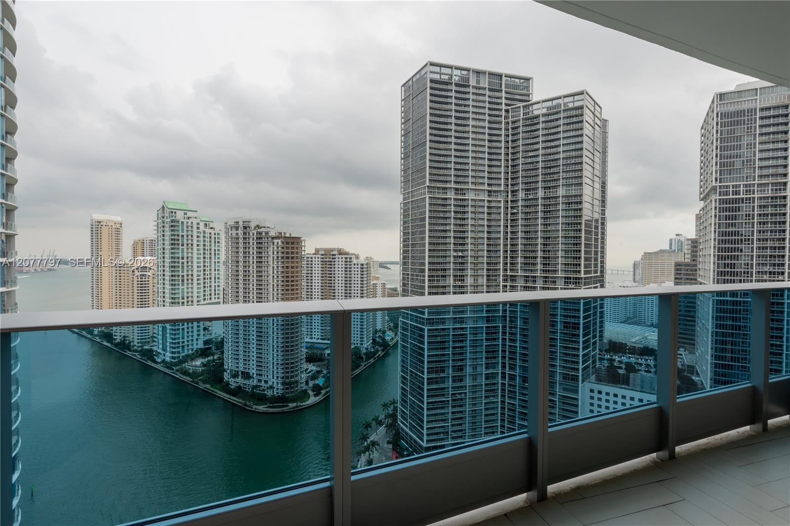 200 Biscayne Blvd Way #3305 - 200 Biscayne Blvd Way #3305, Miami, FL 33131 Luxury Property | Jose Angel Pina