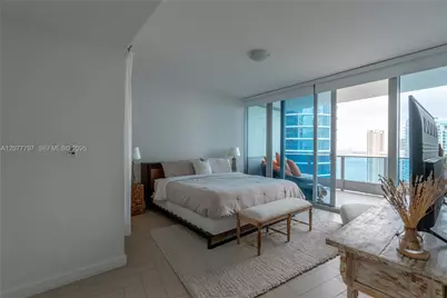 200 Biscayne Boulevard Way #3305, Miami, FL 33131 - Photo 9