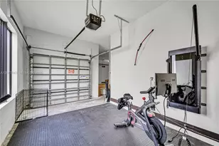 9121 NW 161st Terrace, Miami Lakes, FL 33018 - Photo 31