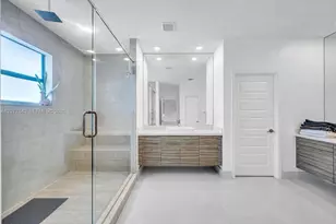 9121 NW 161st Terrace, Miami Lakes, FL 33018 - Photo 9