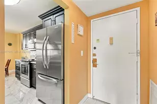 3800 Hillcrest Dr, Hollywood, FL 33021 - Photo 9