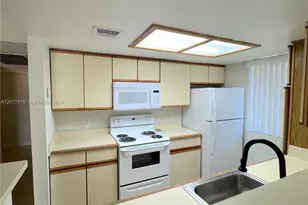 3280 Coral Lake Ln, Coral Springs, FL 33065 - Photo 19