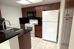 3252 Coral Lake Ln, Coral Springs, FL 33065 - Photo 13
