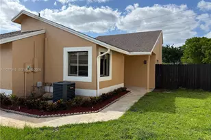 920 SW 111th Ave, Pembroke Pines, FL 33025 - Photo 13