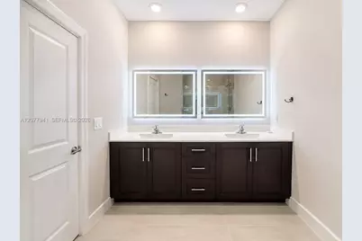 403 NE 208th Ter, Miami, FL 33179 - Photo 23
