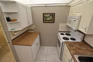 2971 Crosley Dr W, West Palm Beach, FL 33415 - Photo 5
