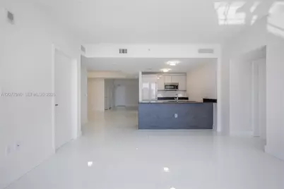 1010 Brickell Ave #1402, Miami, FL 33131 - Photo 11