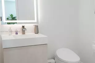 1900 N Bayshore Dr, Miami, FL 33132 - Photo 21