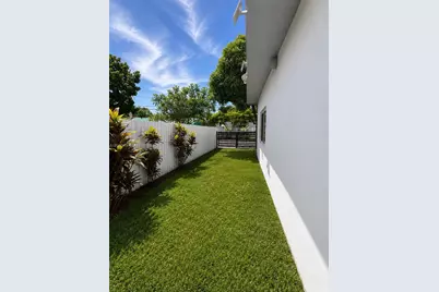 525 NW 23rd Ave, Miami, FL 33125 - Photo 33
