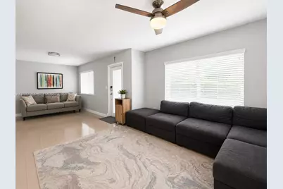 525 NW 23rd Ave, Miami, FL 33125 - Photo 13