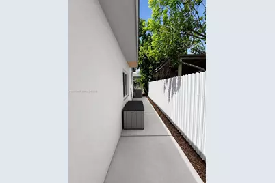 525 NW 23rd Ave, Miami, FL 33125 - Photo 33