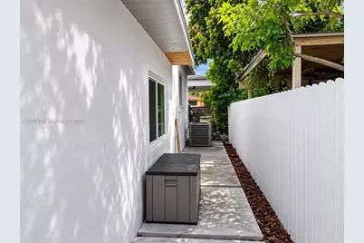 525 NW 23rd Ave, Miami, FL 33125 - Photo 31