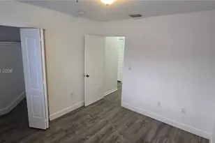 8027 NW 8th St, Miami, FL 33126 - Photo 7