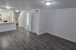 8027 NW 8th St, Miami, FL 33126 - Photo 5
