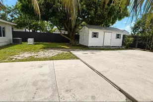 640 E 42nd St, Hialeah, FL 33013 - Photo 13