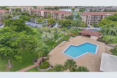 13705 SW 12th St #409B, Pembroke Pines, FL 33027 - Photo 11