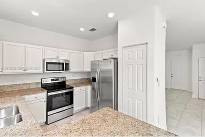125 SE 34th Ter #125, Homestead, FL 33033 - Photo 9